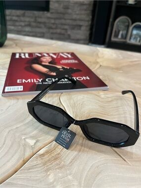 Black Sunglasses - Fashionable Women's Shades